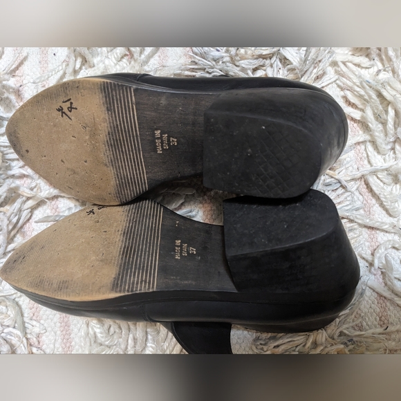 Intentionally blank black leather ankle boots sz 7  But Fits Smaller - Picture 8 of 9